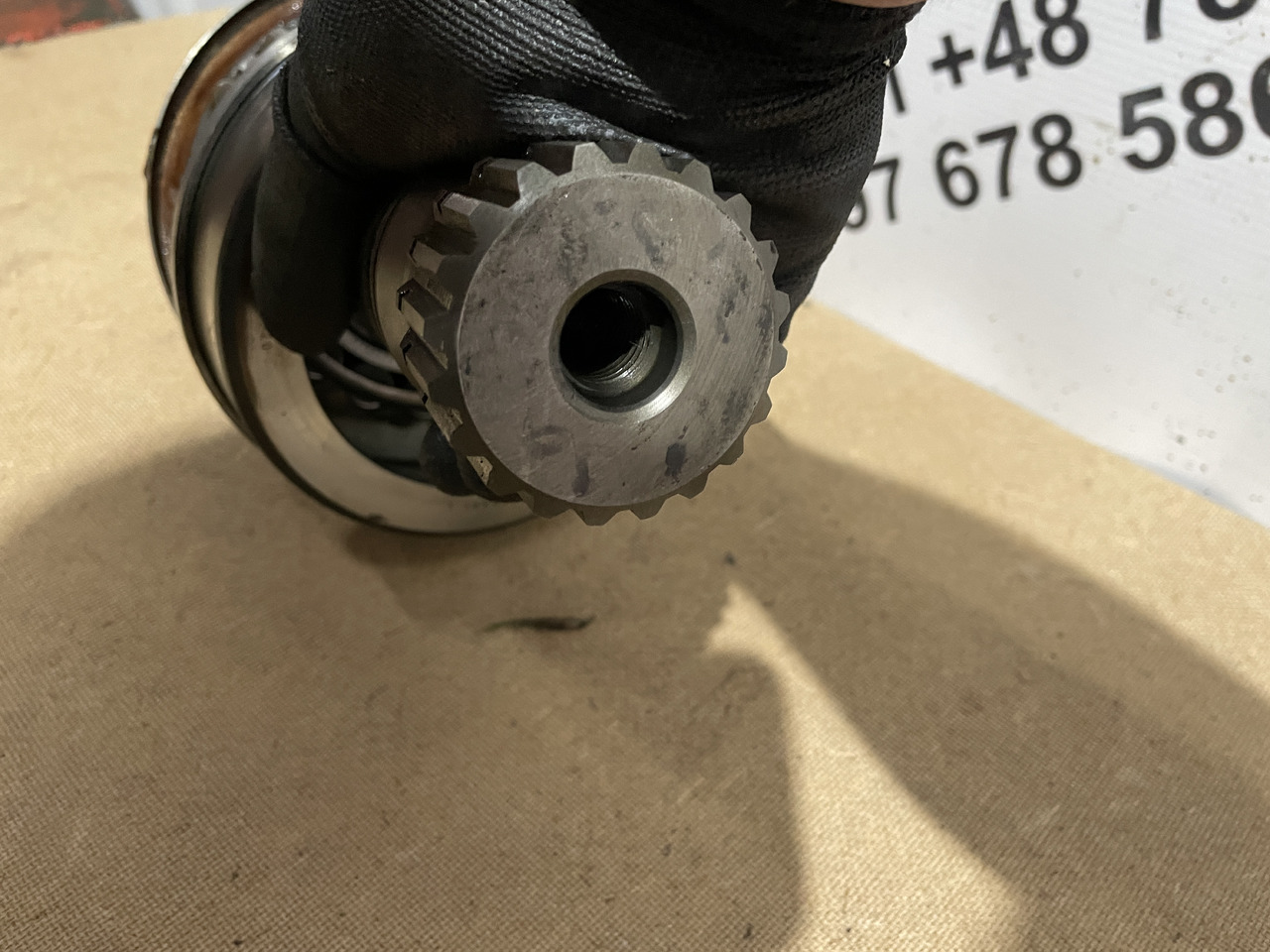 Valtra S354 Massey 8480 - skrzynia biegów - wałek ataku 12z 945100410010 - Gearbox for Agricultural machinery: picture 3 Valtra S354 Massey 8480 - skrzynia biegów - wałek ataku 12z 945100410010 - Gearbox for Agricultural machinery: picture 3