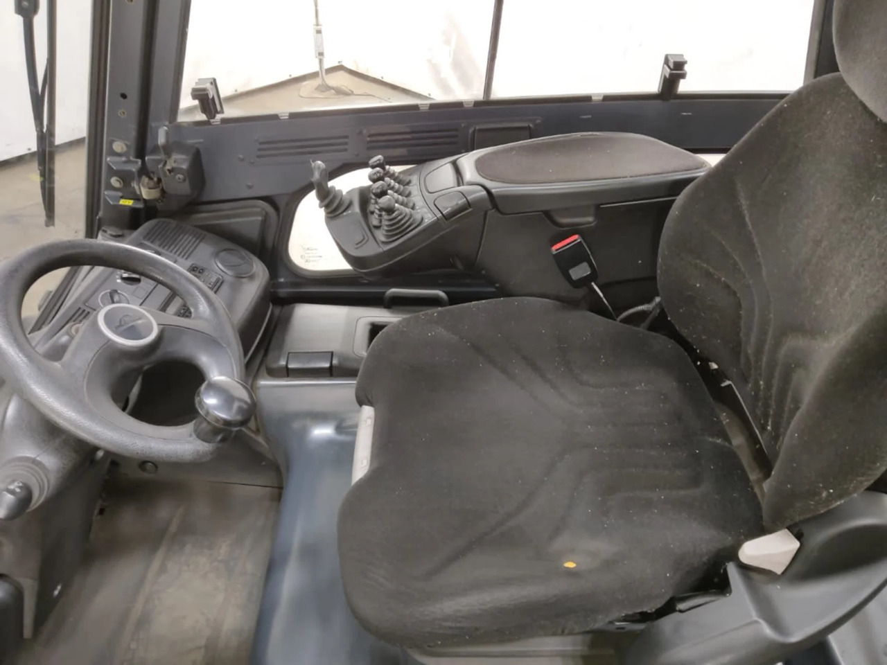 Linde E30HL-01/600 - Electric forklift: picture 3 Linde E30HL-01/600 - Electric forklift: picture 3