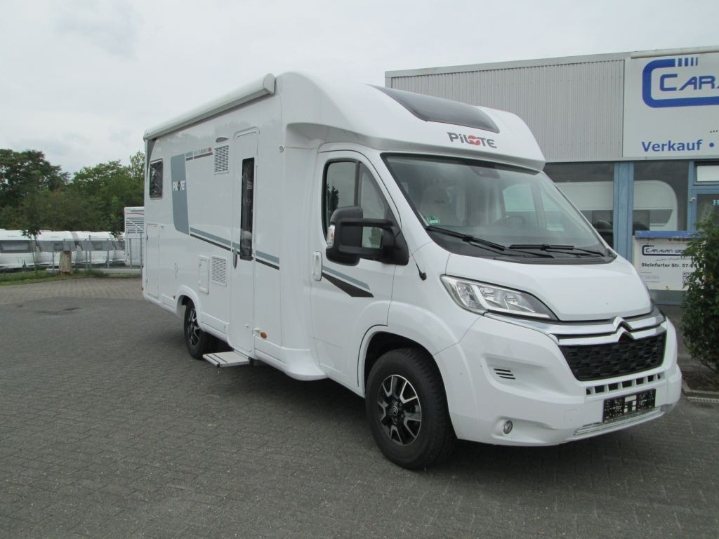 Pilote Pacific P690GJ Evidence Markise SAT Fahrradträge - Semi-integrated motorhome: picture 1 Pilote Pacific P690GJ Evidence Markise SAT Fahrradträge - Semi-integrated motorhome: picture 1