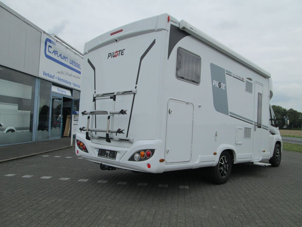 Pilote Pacific P690GJ Evidence Markise SAT Fahrradträge - Semi-integrated motorhome: picture 4 Pilote Pacific P690GJ Evidence Markise SAT Fahrradträge - Semi-integrated motorhome: picture 4