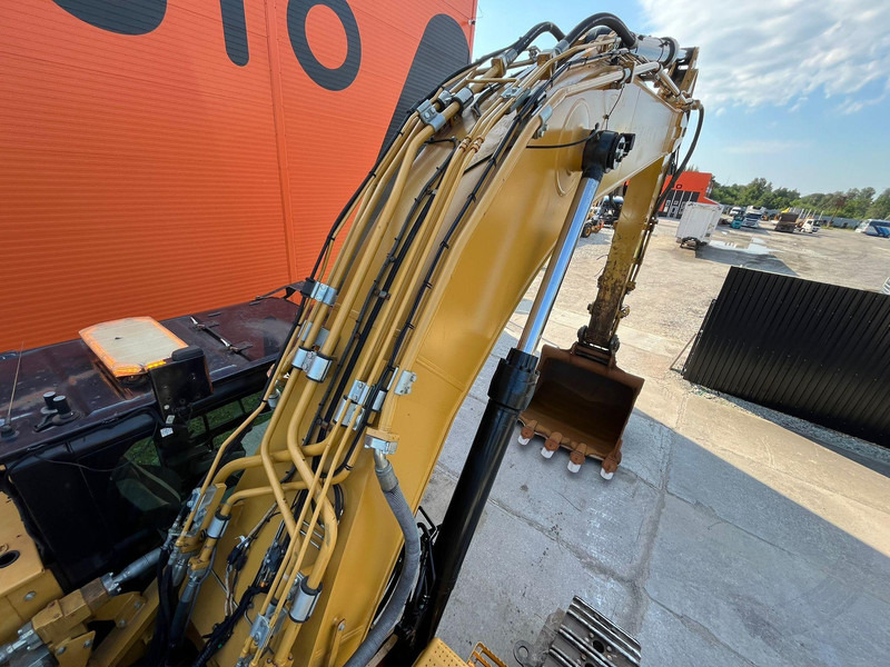 Crawler excavator Caterpillar 352 F CENTRAL LUBRICATION / AC: picture 11