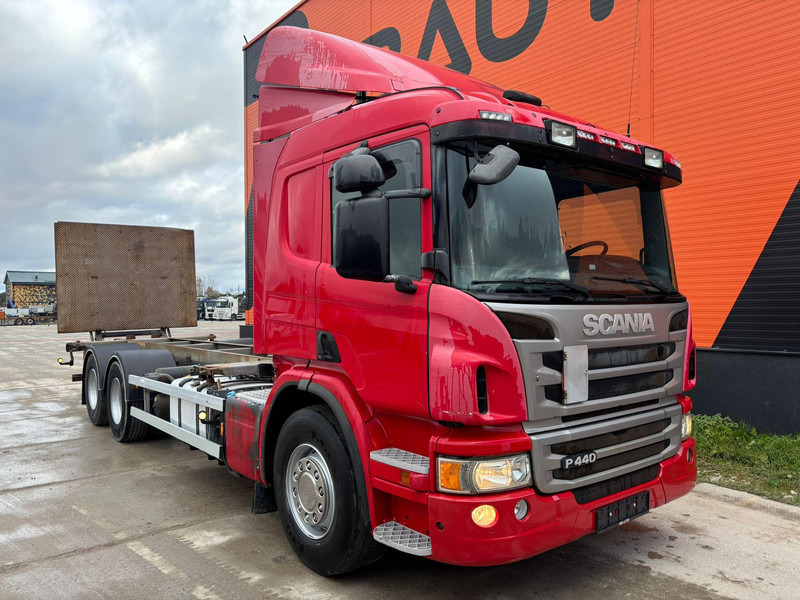 Scania P 440 6x2 RETARDER / CHASSIS L=7741 mm - Container transporter/ Swap body truck: picture 4 Scania P 440 6x2 RETARDER / CHASSIS L=7741 mm - Container transporter/ Swap body truck: picture 4