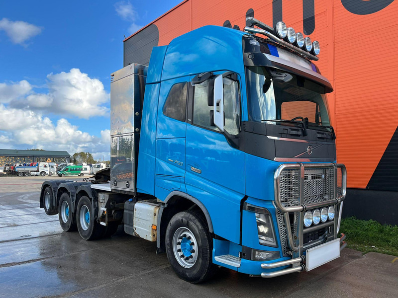 Volvo FH 16 750 8x4 GCW 130 ton / GLOBE XL / HYDRAULICS / BIG AXLES - Tractor unit: picture 3 Volvo FH 16 750 8x4 GCW 130 ton / GLOBE XL / HYDRAULICS / BIG AXLES - Tractor unit: picture 3