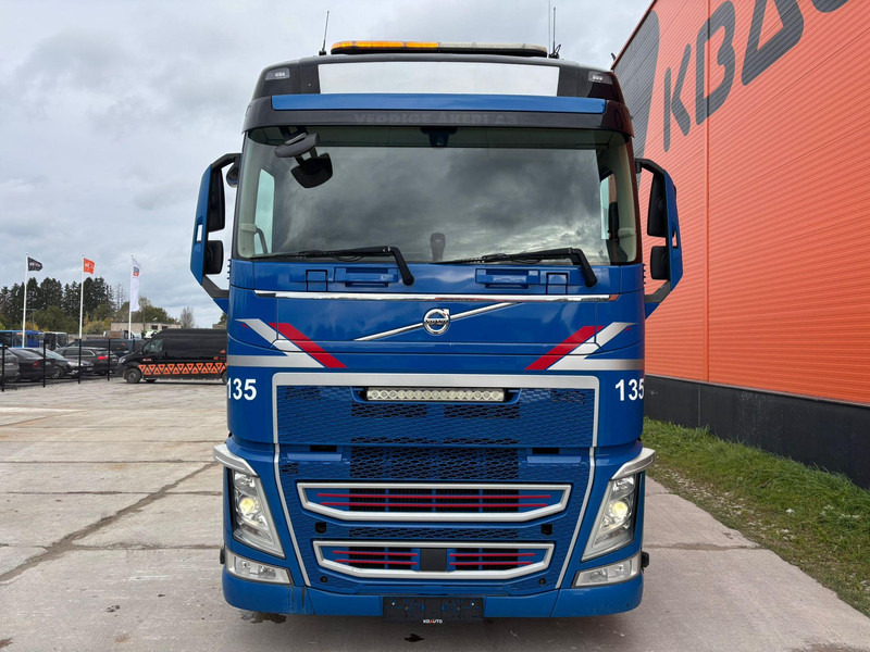 Volvo FH 500 8x4*4 GCW 70 ton / PTO - Tractor unit: picture 3 Volvo FH 500 8x4*4 GCW 70 ton / PTO - Tractor unit: picture 3