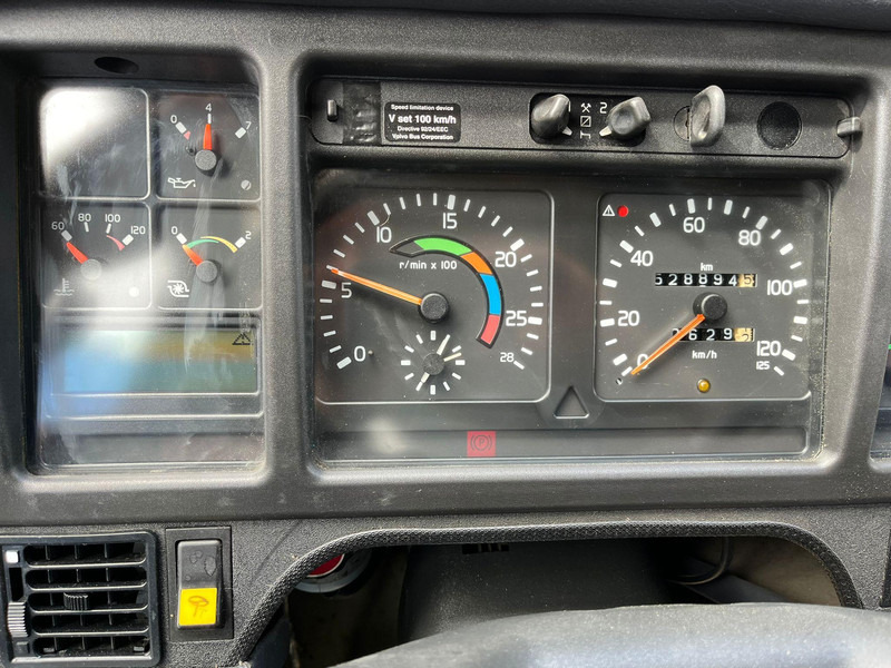 Suburban bus Volvo B12M 4x2 14 SEATS / AC / AUXILIARY HEATING / WC / KITCHEN: picture 16 Suburban bus Volvo B12M 4x2 14 SEATS / AC / AUXILIARY HEATING / WC / KITCHEN: picture 16