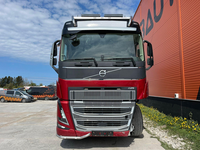 Volvo FH 16 750 8x4/4 DAMAGED ! - Log truck, Crane truck: picture 3 Volvo FH 16 750 8x4/4 DAMAGED ! - Log truck, Crane truck: picture 3