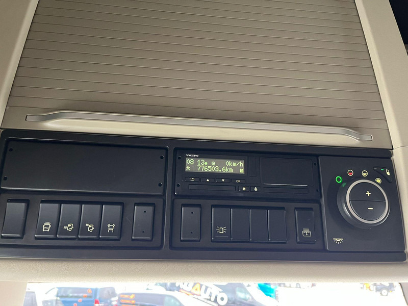 Cab chassis truck Volvo FH 500 8x4*4 GLOBE XL / RETARDER / CHASSIS L=7589 mm: picture 17