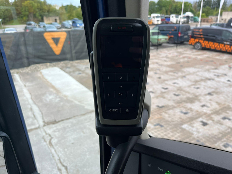 Cab chassis truck Volvo FH 500 8x4*4 GLOBE XL / RETARDER / CHASSIS L=7589 mm: picture 19