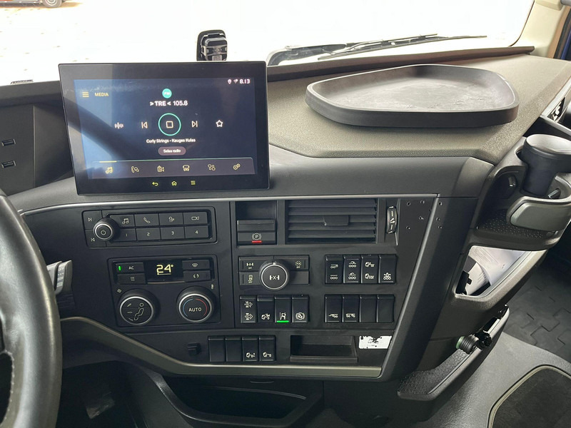 Cab chassis truck Volvo FH 500 8x4*4 GLOBE XL / RETARDER / CHASSIS L=7589 mm: picture 16