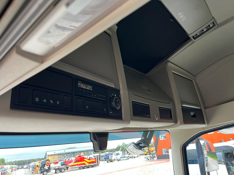 Cab chassis truck Volvo FH 500 8x4*4 GLOBE XL / RETARDER / CHASSIS L=7589 mm: picture 18