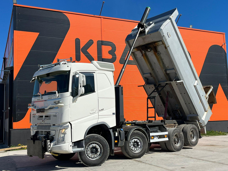 Volvo FH 540 8x4 RETARDER / TANDEM AXLE LIFT / BIG AXLES / BOX L=5704 mm - Tipper: picture 1 Volvo FH 540 8x4 RETARDER / TANDEM AXLE LIFT / BIG AXLES / BOX L=5704 mm - Tipper: picture 1