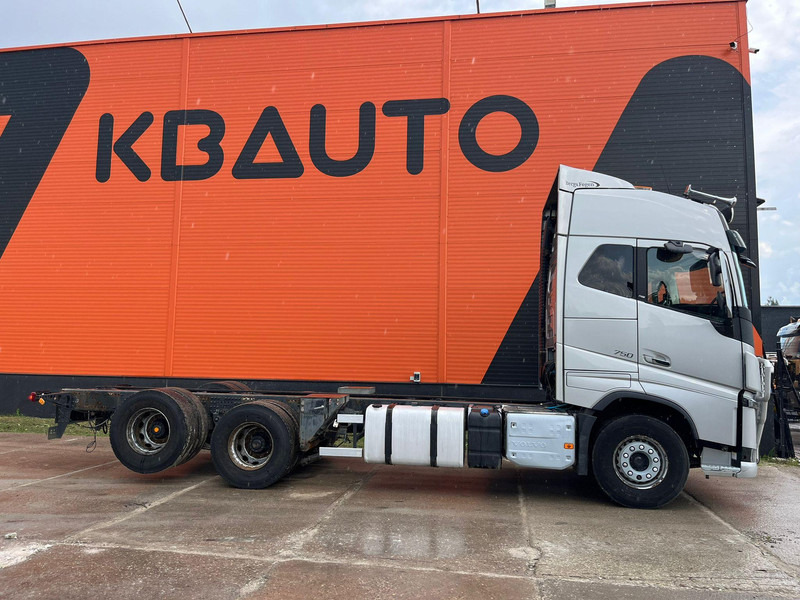 Volvo FH 750 6x4 CHASSIS L=6970 / RETARDER / PTO / TANDEM AXLE LIFT - Cab chassis truck: picture 4 Volvo FH 750 6x4 CHASSIS L=6970 / RETARDER / PTO / TANDEM AXLE LIFT - Cab chassis truck: picture 4