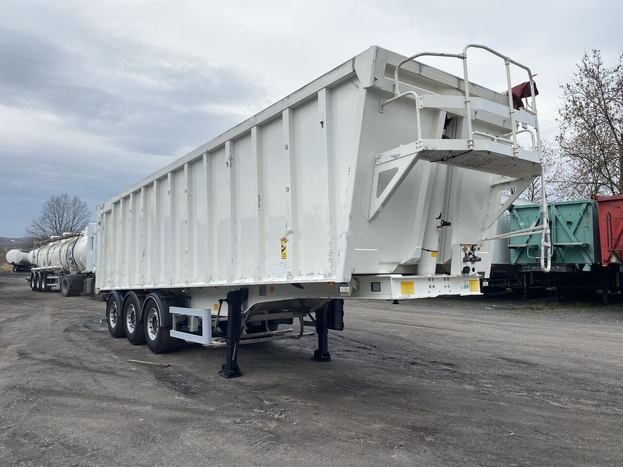 Benalu - Tipper semi-trailer: picture 1 Benalu - Tipper semi-trailer: picture 1