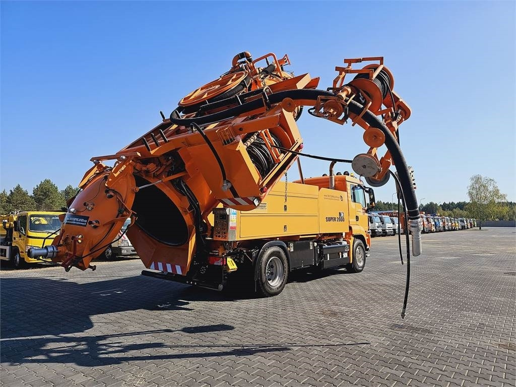 MAN SUPER 2000 4x2 WUKO RECYKLING for collecting liqui  - Vacuum truck: picture 1 MAN SUPER 2000 4x2 WUKO RECYKLING for collecting liqui  - Vacuum truck: picture 1