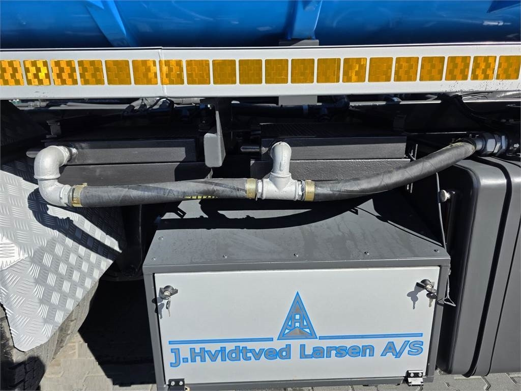 Scania Larsen FlexVac 311 Vacuum suction loader - Municipal/ Special vehicle: picture 3 Scania Larsen FlexVac 311 Vacuum suction loader - Municipal/ Special vehicle: picture 3