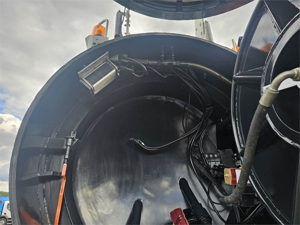 Volvo WUKO ADR ROLBA FOR CLEANING CHANNELS COMBI  leasing Volvo WUKO ADR ROLBA FOR CLEANING CHANNELS COMBI: picture 25