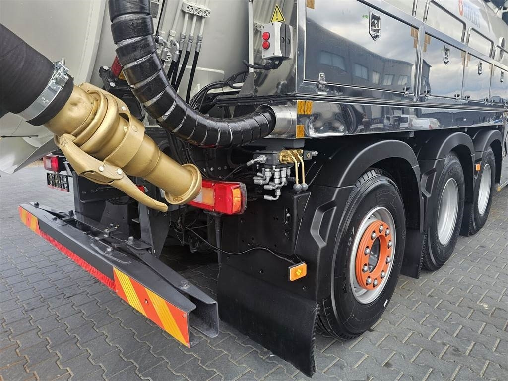 Volvo WUKO ADR ROLBA FOR CLEANING CHANNELS COMBI  leasing Volvo WUKO ADR ROLBA FOR CLEANING CHANNELS COMBI: picture 17