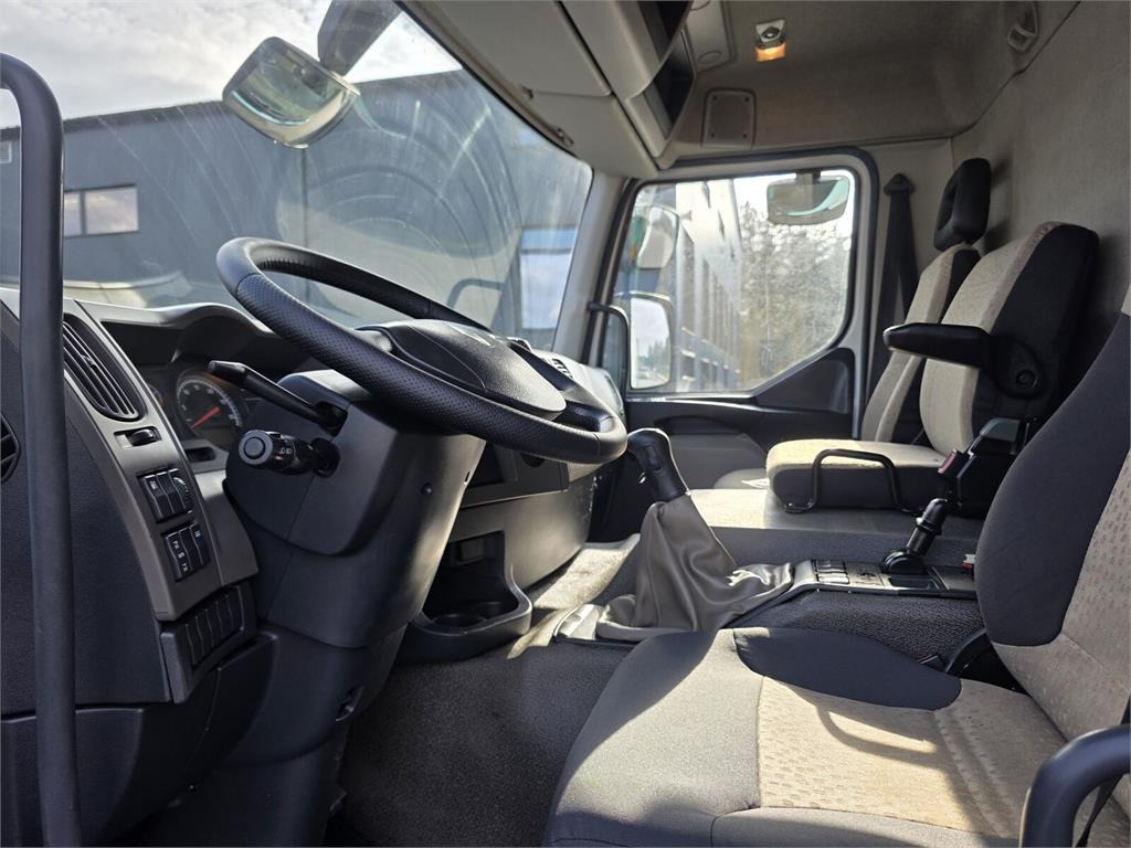 Vacuum truck Renault 6x4 WUKO RIVARD RECYTLING for collecting liquid wa: picture 29 Vacuum truck Renault 6x4 WUKO RIVARD RECYTLING for collecting liquid wa: picture 29