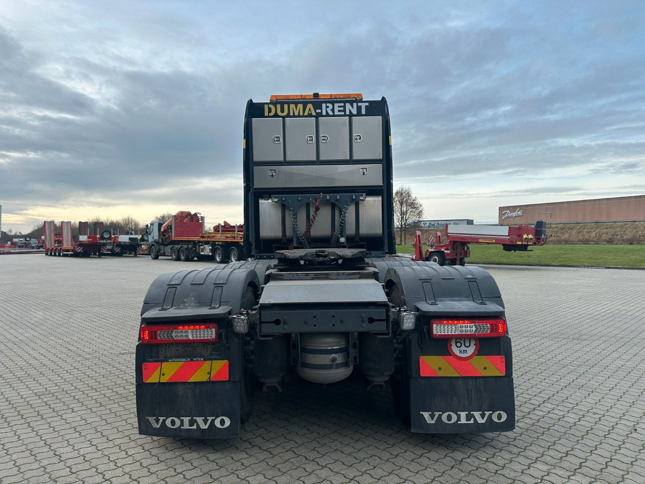 Volvo FH16 750 8x4 250 to. - Tractor unit: picture 4 Volvo FH16 750 8x4 250 to. - Tractor unit: picture 4