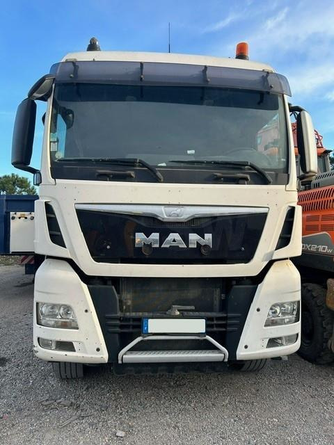 MAN TGX 33.560 - Tractor unit: picture 3 MAN TGX 33.560 - Tractor unit: picture 3
