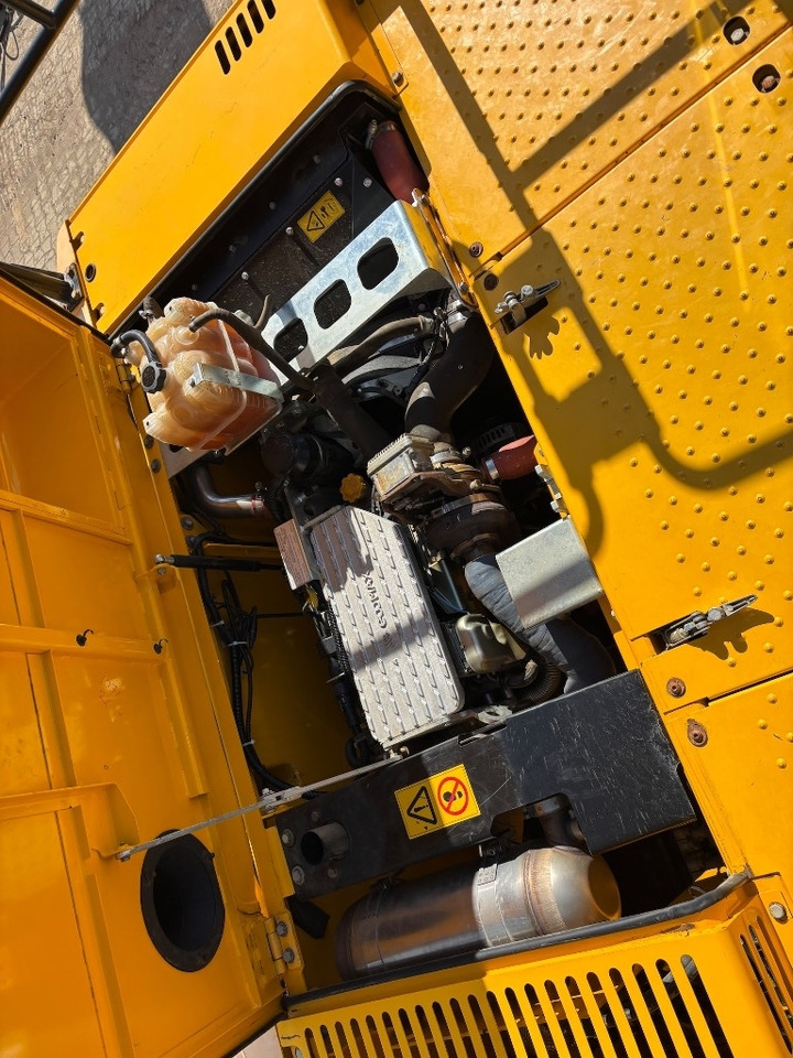 Crawler excavator JCB 220 XL 4F -- 220X LC -- 220 X LC - 220: picture 21