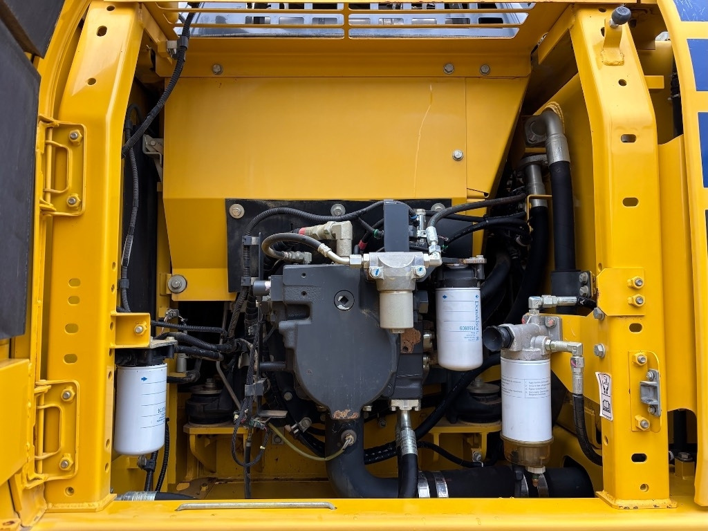 Crawler excavator Komatsu PC210LC-10 - PC 210 LC-10 - PC 210 - PC210LC-11: picture 18 Crawler excavator Komatsu PC210LC-10 - PC 210 LC-10 - PC 210 - PC210LC-11: picture 18