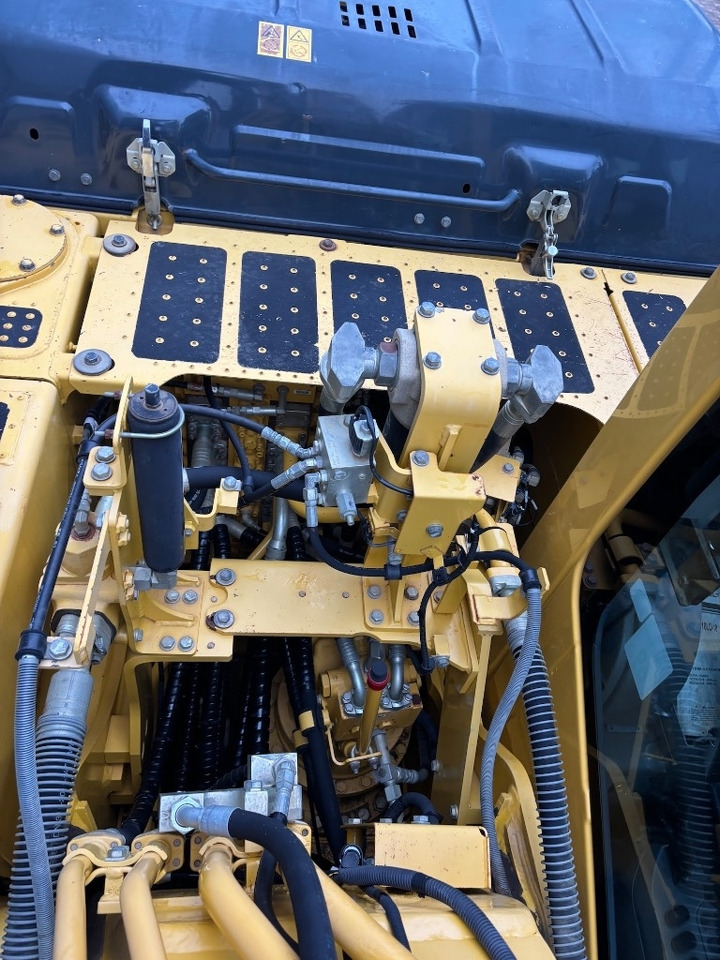 Crawler excavator Komatsu PC210LC-10 - PC 210 LC-10 - PC 210 - PC210LC-11: picture 28 Crawler excavator Komatsu PC210LC-10 - PC 210 LC-10 - PC 210 - PC210LC-11: picture 28