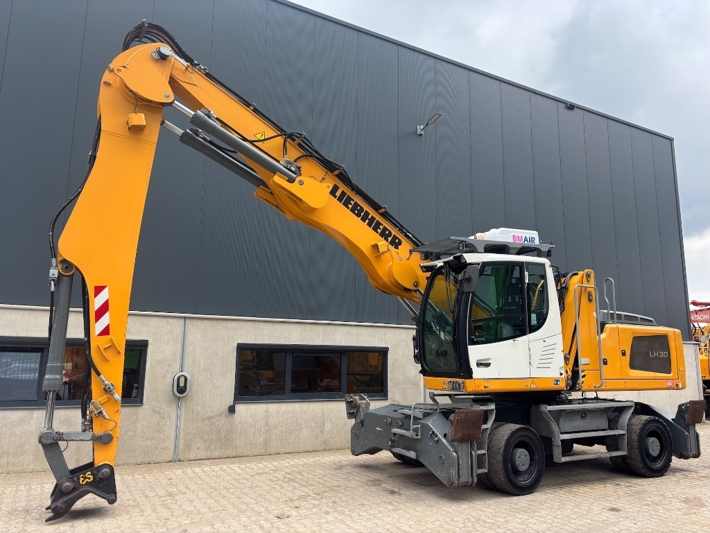 Liebherr LH 30 M - LH 35 M - LH 26 M - Waste/ Industry handler: picture 5 Liebherr LH 30 M - LH 35 M - LH 26 M - Waste/ Industry handler: picture 5