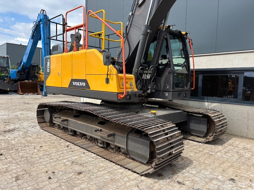 Crawler excavator Volvo EC 220 E LR Long Reach - Long Front 15 Meters: picture 10