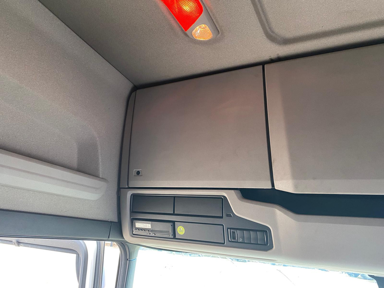 Tractor unit SCANIA R450: picture 21