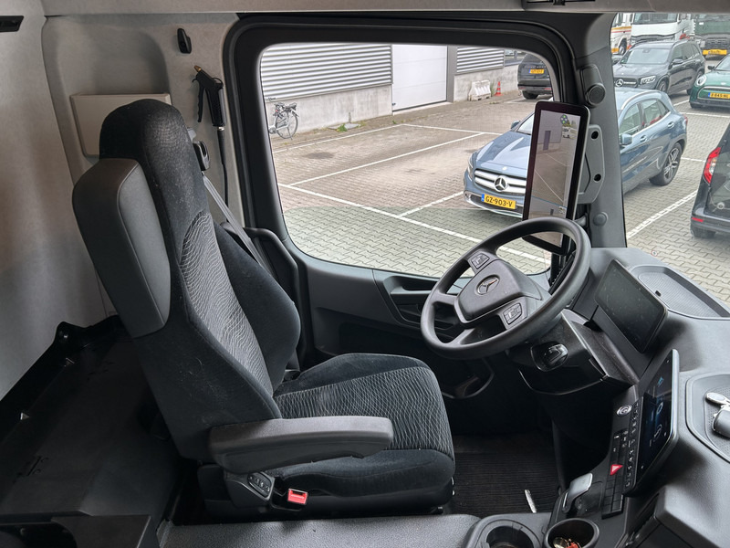 Mercedes-Benz Actros 2124 / Carrier Koeler -30 gr / Cheraeu / Laadklep / APK 01-26 - Refrigerator truck: picture 3 Mercedes-Benz Actros 2124 / Carrier Koeler -30 gr / Cheraeu / Laadklep / APK 01-26 - Refrigerator truck: picture 3