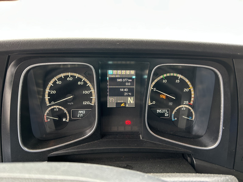 Mercedes-Benz Actros 1842 Streamspace / 945 dkm / 2 Tanks / NL Truck - Tractor unit: picture 4 Mercedes-Benz Actros 1842 Streamspace / 945 dkm / 2 Tanks / NL Truck - Tractor unit: picture 4