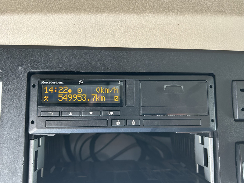 Tractor unit Mercedes-Benz Actros 1845 Gigaspace / 549 dkm / 2 Tanks / Stand Airco / New Tacho V2: picture 7