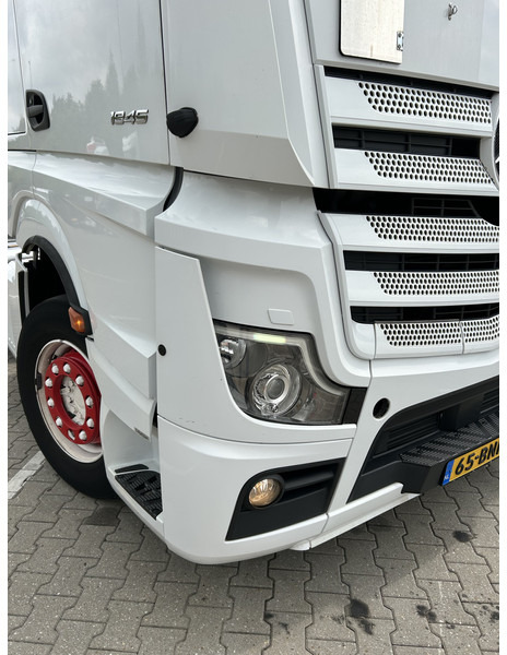 Tractor unit Mercedes-Benz Actros 1845 Gigaspace / 549 dkm / 2 Tanks / Stand Airco / New Tacho V2: picture 17