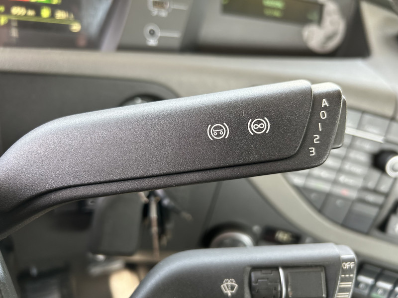 Volvo FH 420 Globetrotter / 921 dkm / 2 Tanks / VEB+ / NL Truck - Tractor unit: picture 5 Volvo FH 420 Globetrotter / 921 dkm / 2 Tanks / VEB+ / NL Truck - Tractor unit: picture 5
