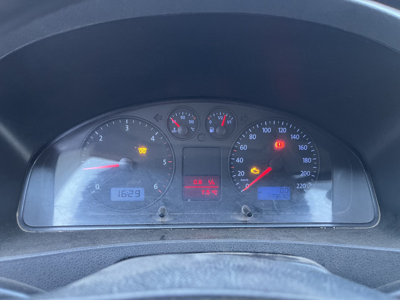 Volkswagen Transporter T5 2.5 TDI / L2 H1 / Double Cabin / Tow Bar - Small van, Combi van: picture 4 Volkswagen Transporter T5 2.5 TDI / L2 H1 / Double Cabin / Tow Bar - Small van, Combi van: picture 4