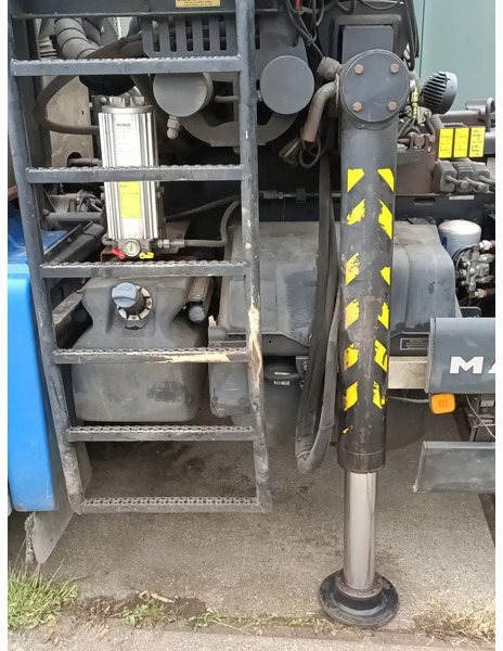 Truck MAN TGS 26.360: picture 6