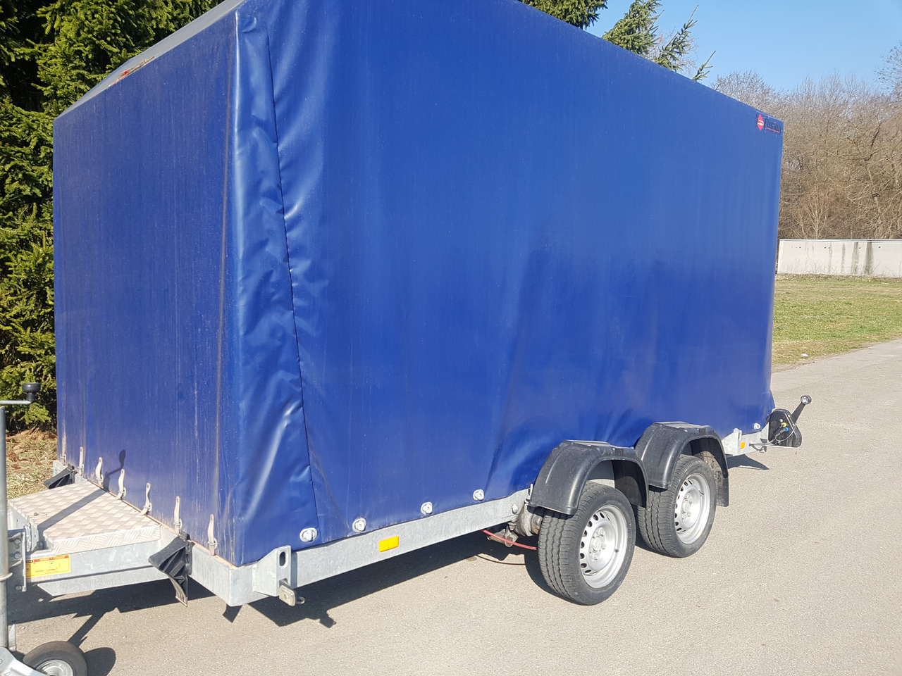 VEZEKO 400 x 187 3,5 t Absenkanhänger Huski 40.35 - Curtainsider trailer: picture 1 VEZEKO 400 x 187 3,5 t Absenkanhänger Huski 40.35 - Curtainsider trailer: picture 1