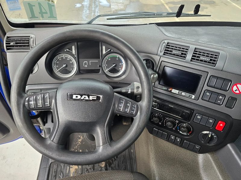 Interior photo 1: Tractor unit DAF CF 400 EURO 6 / RETARDER / AIRCO