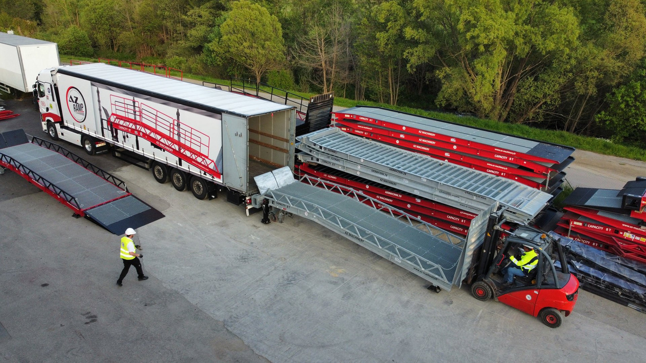Loading Ramp with with hydraulic tilting bridge - AZ RAMP - STAR- 12T FULL GALVA - Loading ramp: picture 2 Loading Ramp with with hydraulic tilting bridge - AZ RAMP - STAR- 12T FULL GALVA - Loading ramp: picture 2