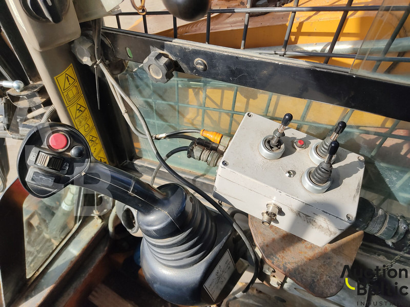 Crawler loader Case TR 320: picture 9