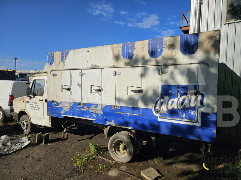 DAF V 400 - Box truck: picture 2 DAF V 400 - Box truck: picture 2