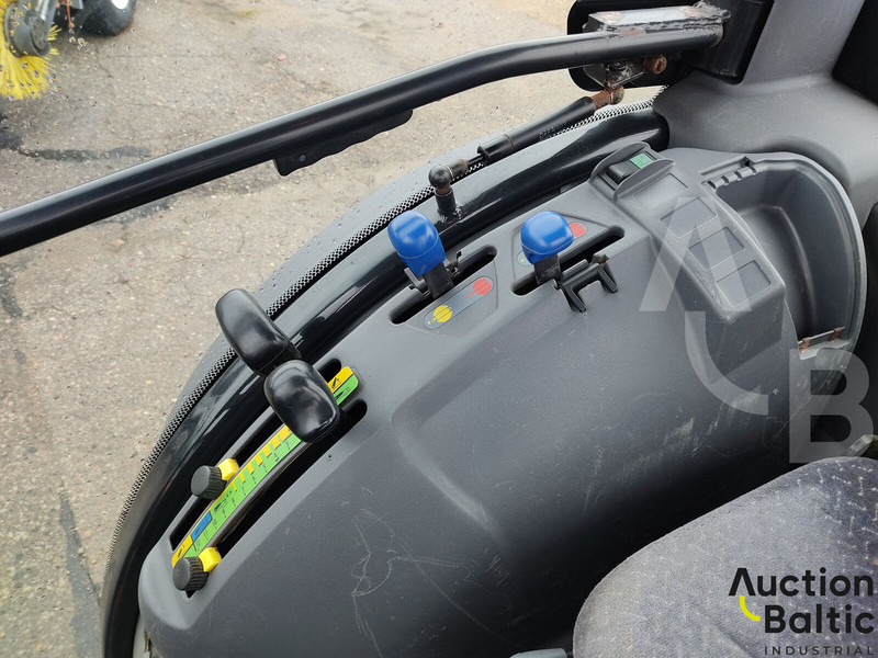 Farm tractor Deutz-Fahr Agrokid 230: picture 13