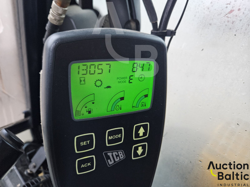 Wheel excavator JCB JS 145 W: picture 8