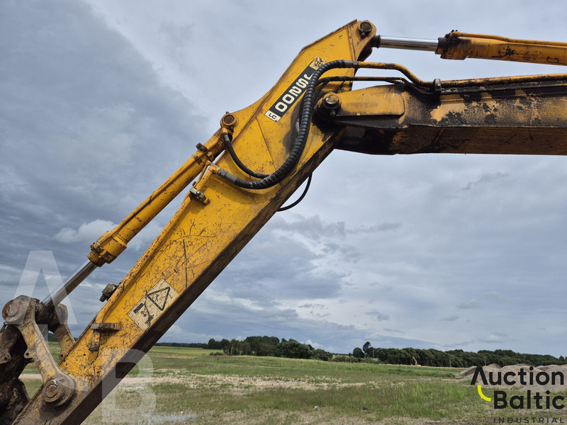 Crawler excavator JCB JS 200 LC: picture 10