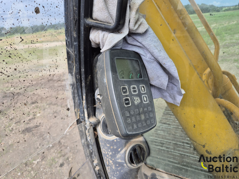 Crawler excavator JCB JS 200 LC: picture 7