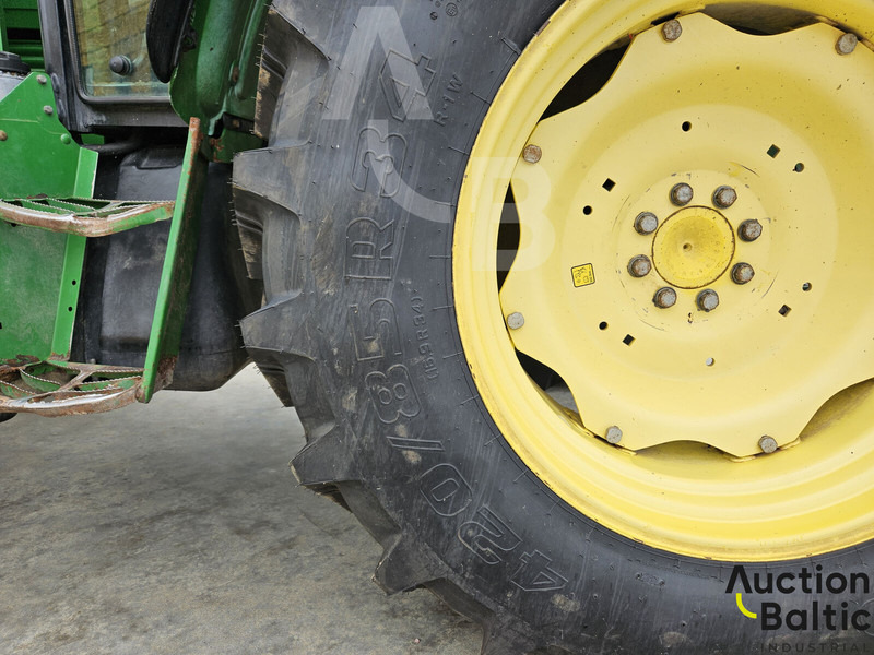 Farm tractor John Deere 5100 R: picture 13