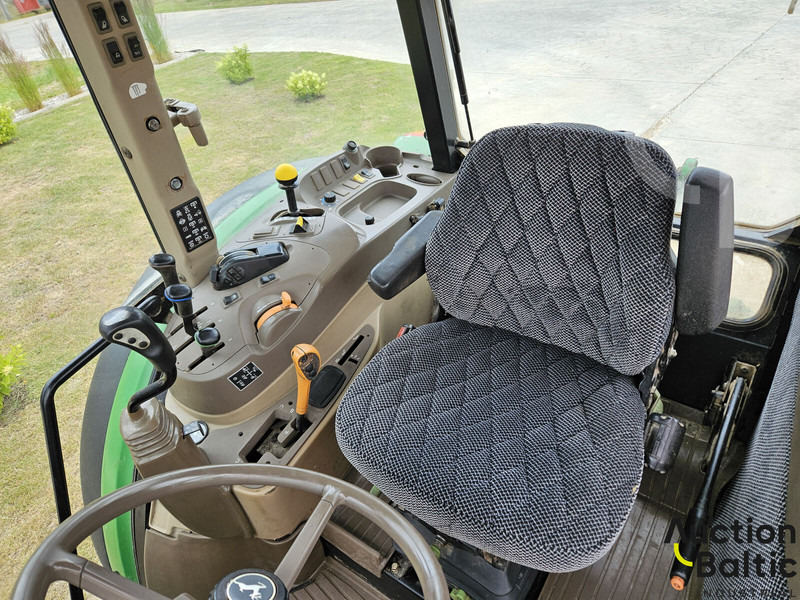 Farm tractor John Deere 5100 R: picture 9