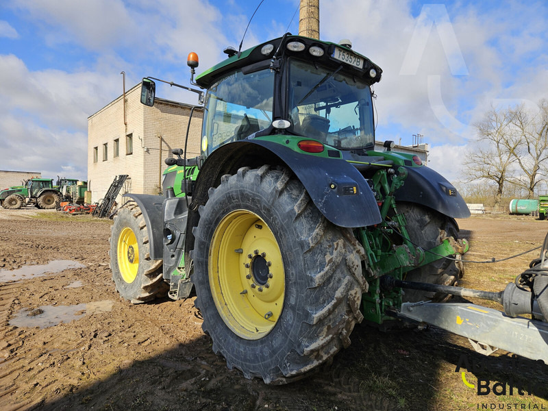 John Deere 6215 R - Farm tractor: picture 3 John Deere 6215 R - Farm tractor: picture 3