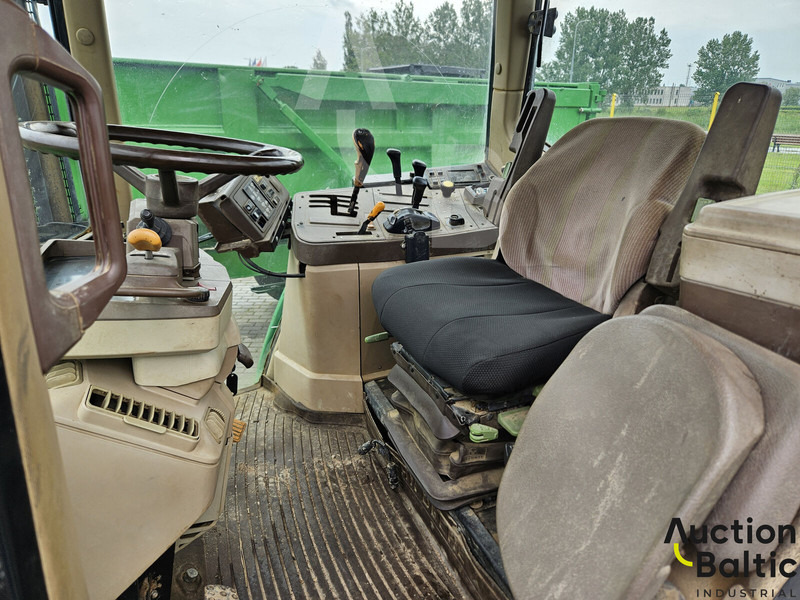 John Deere 6810 - Farm tractor: picture 5 John Deere 6810 - Farm tractor: picture 5